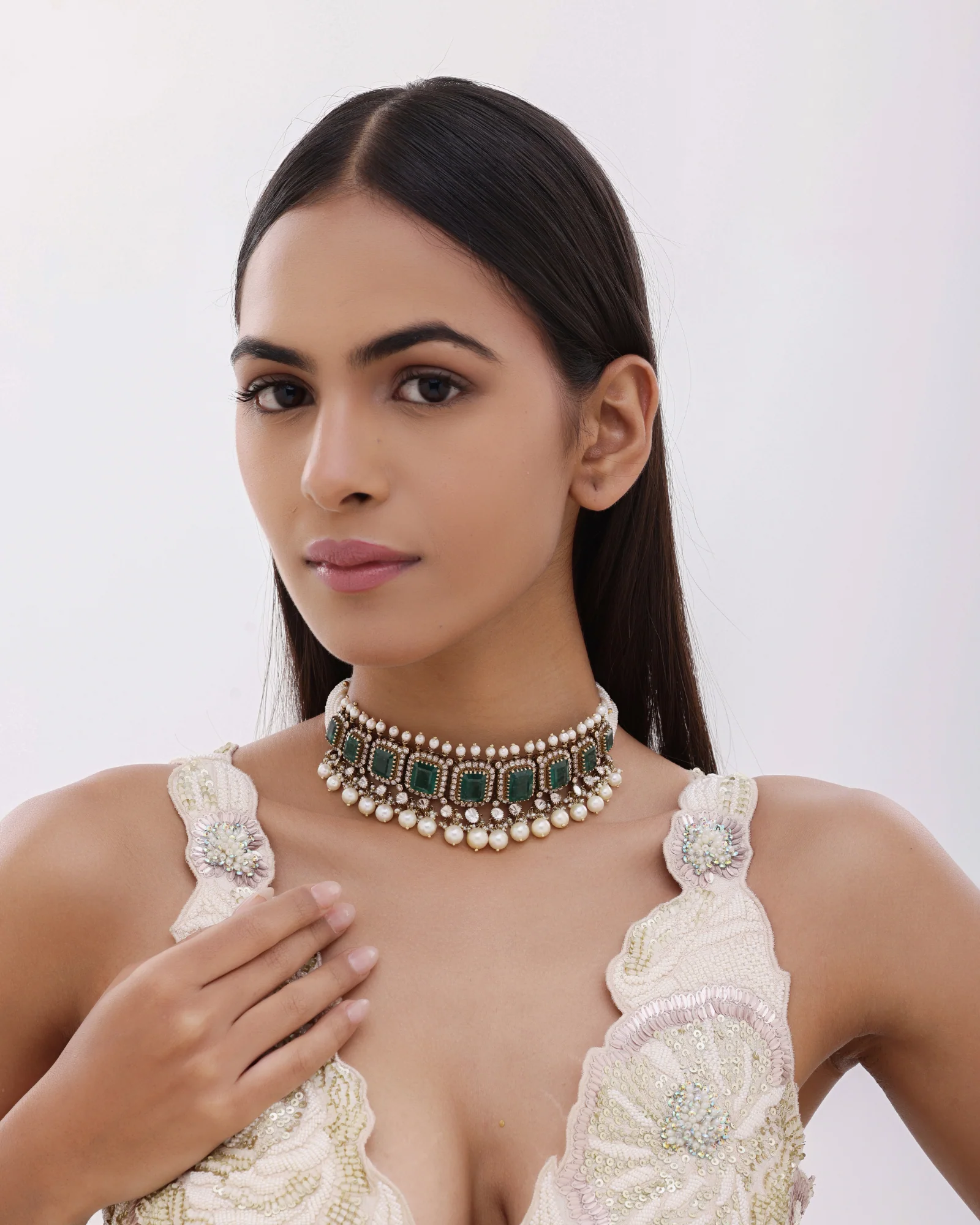 Noor Jahan Emerald Choker - Image 2