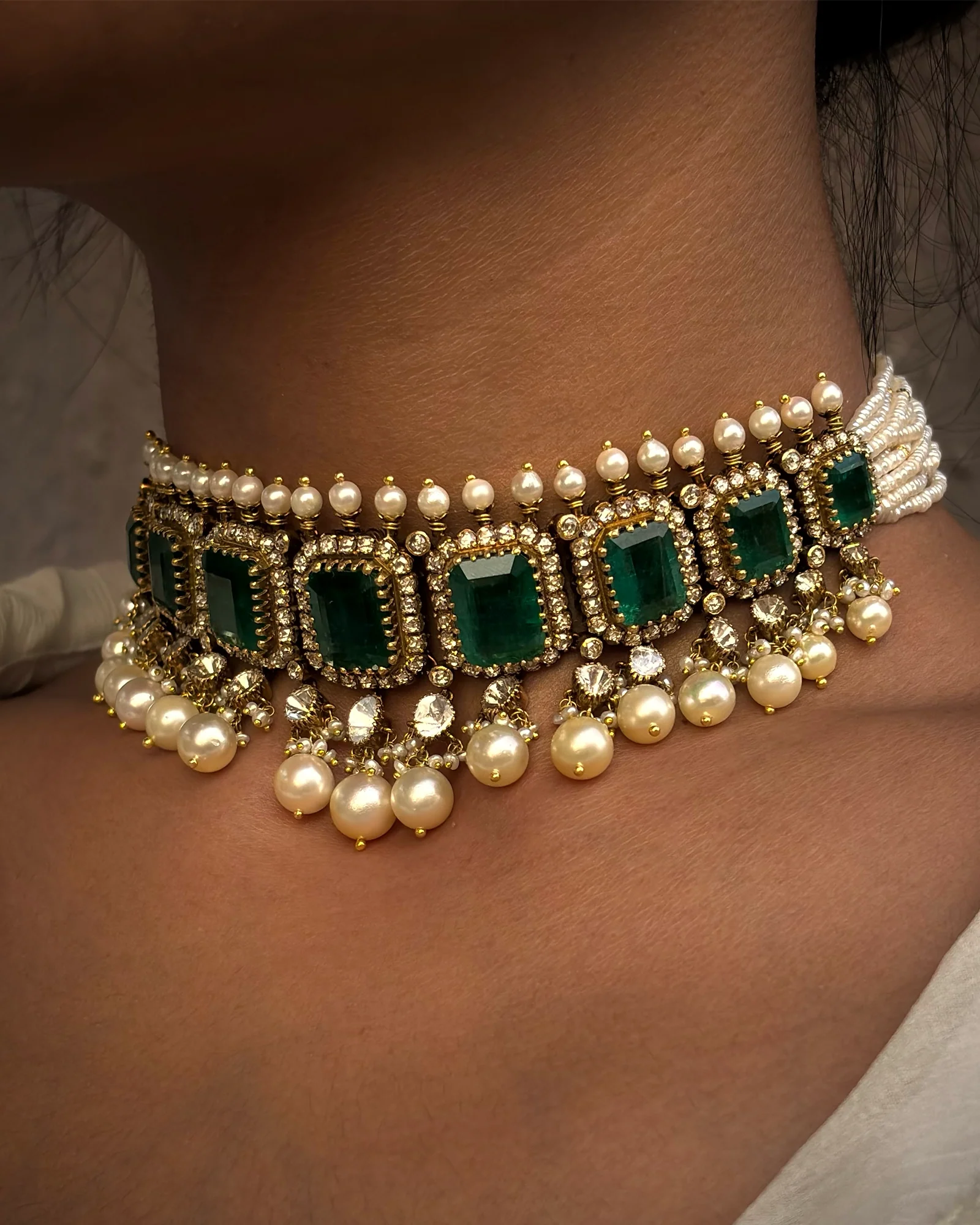 Noor Jahan Emerald Choker - Image 3
