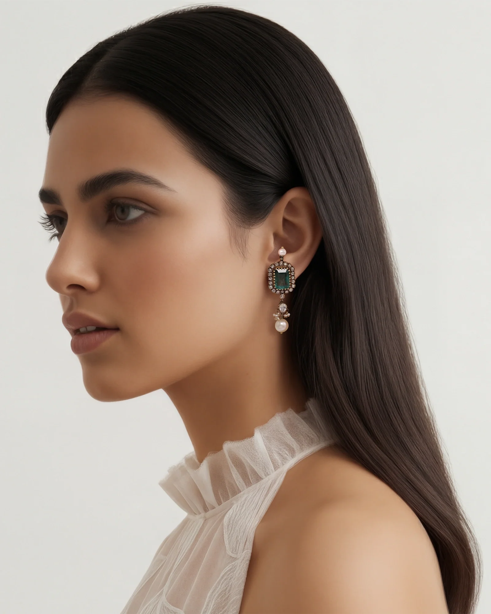 Noor Jahan Emerald Earrings - Image 2