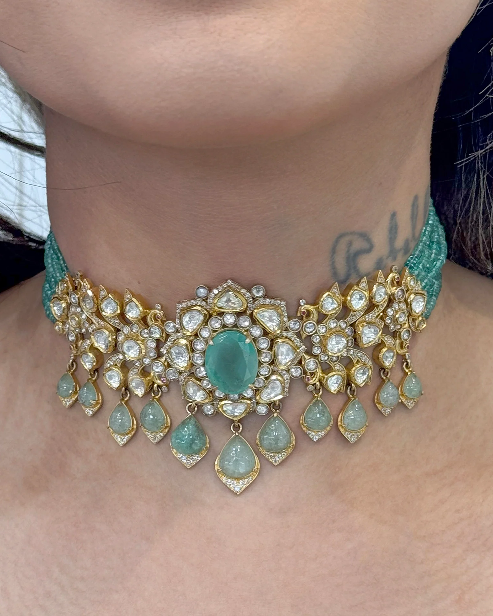 Ruhaani Emerald Choker - Image 3