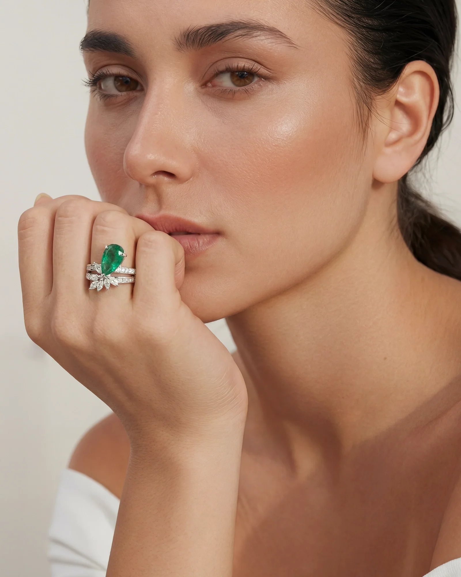 Stargazer Emerald Ring - Image 2