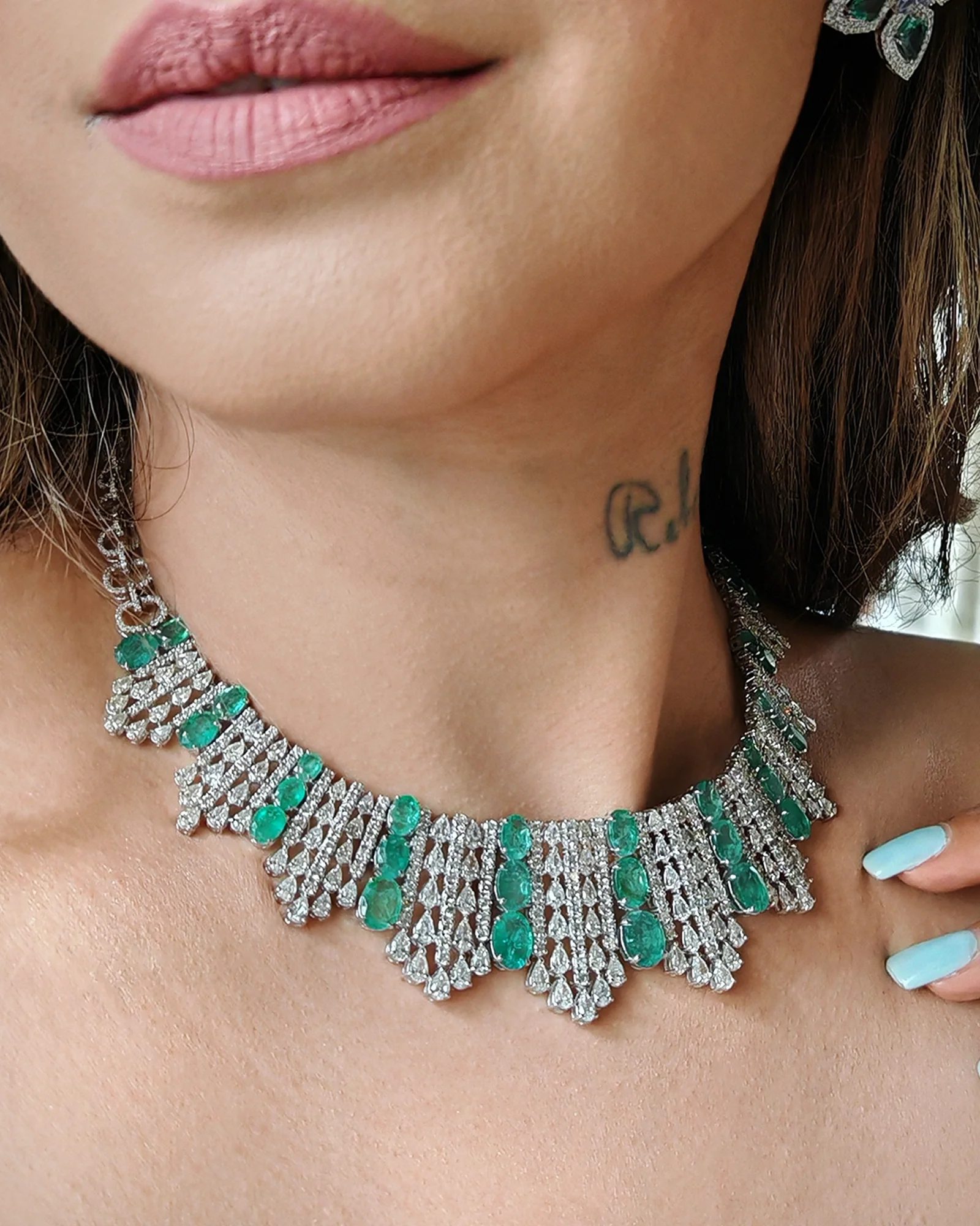 The Emerald Iris Necklace - Image 3